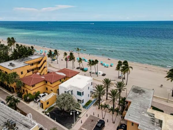 Three Bedroom Oceanfront Condo in Hollywood FL Gulf Views