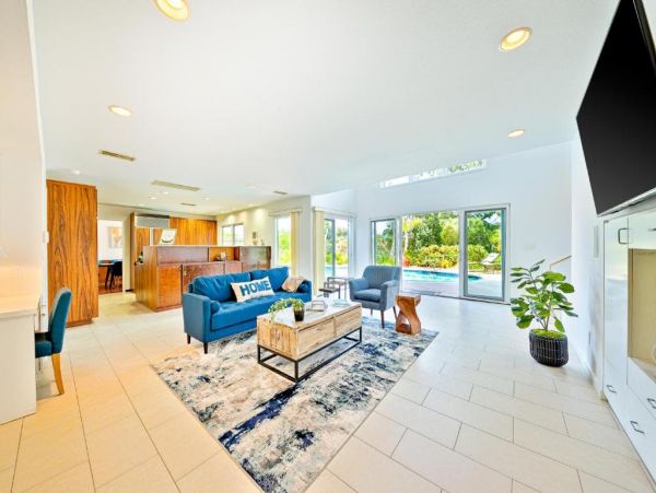 Luxury La Jolla Vacation Home Five Bedrooms & Private Pool