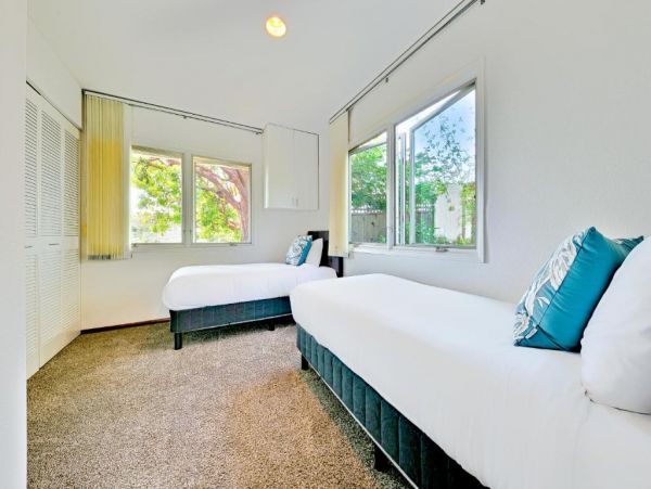 Luxury La Jolla Vacation Home Five Bedrooms & Private Pool