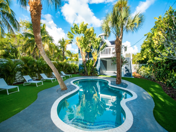 Luxury Longboat Key Walk to Beach 3 Bedroom Vacation Home