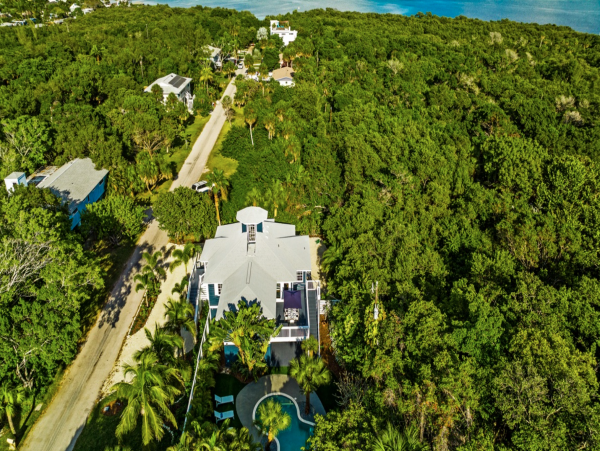 Luxury Longboat Key Walk to Beach 3 Bedroom Vacation Home