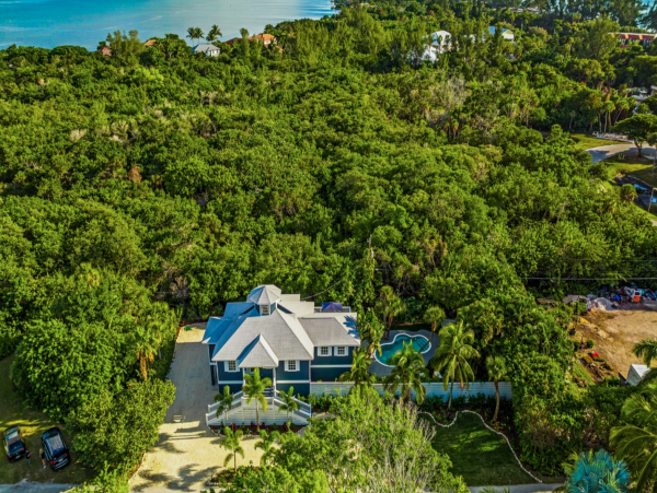 Luxury Longboat Key Walk to Beach 3 Bedroom Vacation Home