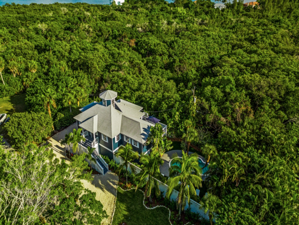 Luxury Longboat Key Walk to Beach 3 Bedroom Vacation Home