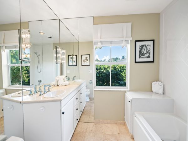 Four Bedroom Vacation Pool Home in Bradenton Sleeps 10