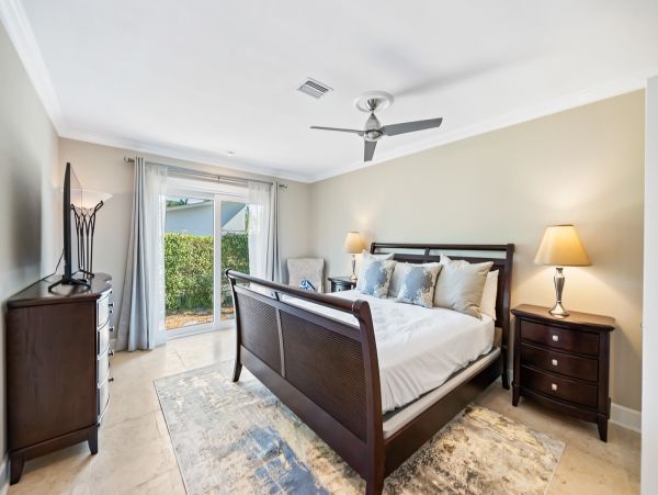 Four Bedroom Vacation Pool Home in Bradenton Sleeps 10