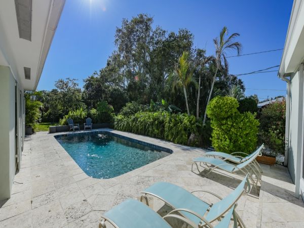 Four Bedroom Vacation Pool Home in Bradenton Sleeps 10