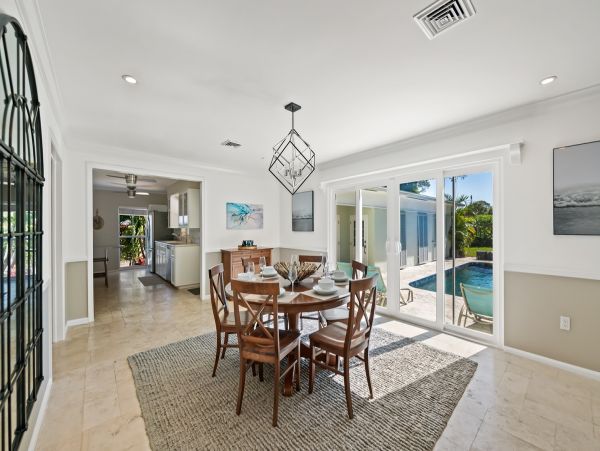 Four Bedroom Vacation Pool Home in Bradenton Sleeps 10