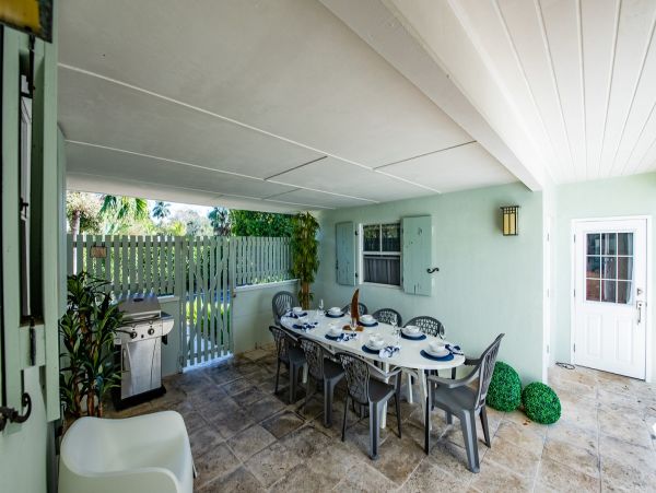 Four Bedroom Vacation Pool Home in Bradenton Sleeps 10