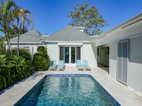 Four Bedroom Vacation Pool Home in Bradenton Sleeps 10