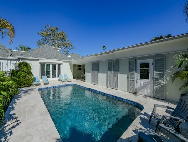 Four Bedroom Vacation Pool Home in Bradenton Sleeps 10