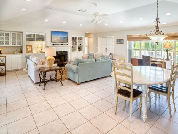 Canal View Vacation Home in Captiva Walk To Beach