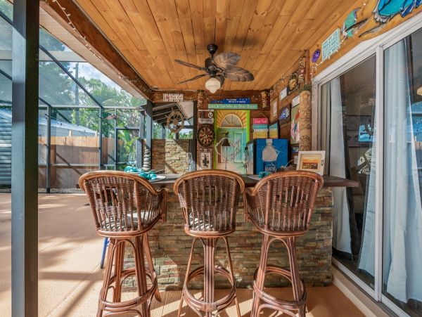 Bradenton Five Bedroom Vacation Home Caged Pool Sleeps 14