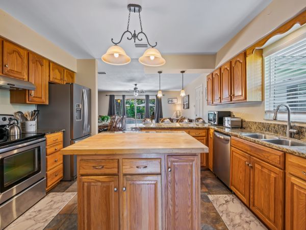 Bradenton Five Bedroom Vacation Home Caged Pool Sleeps 14