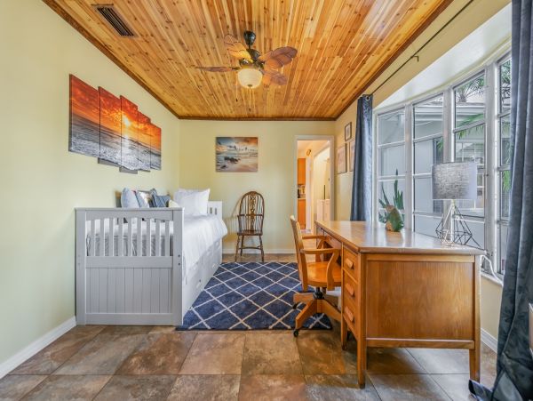 Bradenton Five Bedroom Vacation Home Caged Pool Sleeps 14