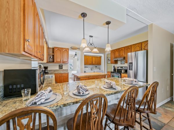 Bradenton Five Bedroom Vacation Home Caged Pool Sleeps 14