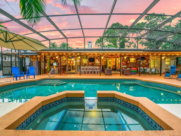 Bradenton Five Bedroom Vacation Home Caged Pool Sleeps 14