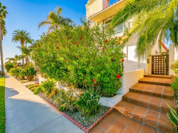 La Jolla Walk to Beach Three Bedroom Rental Home Sleeps 7