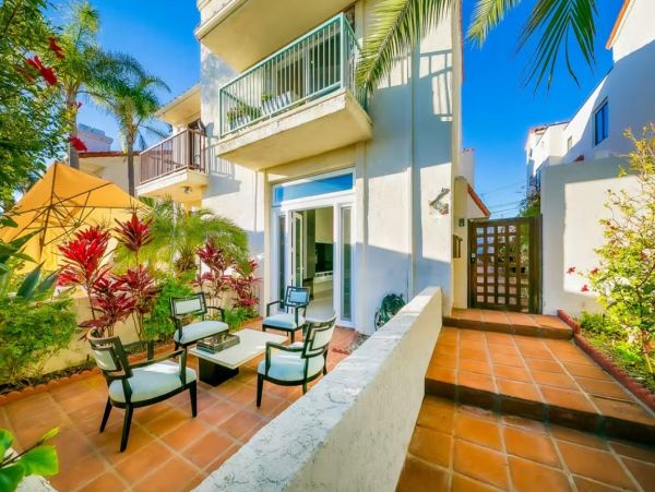 La Jolla Walk to Beach Three Bedroom Rental Home Sleeps 7