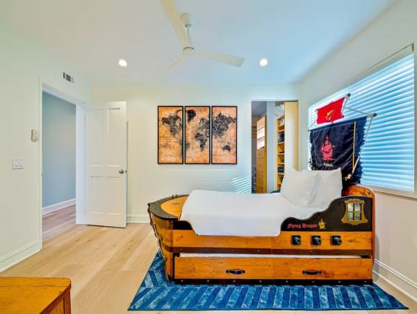 La Jolla Walk to Beach Three Bedroom Rental Home Sleeps 7