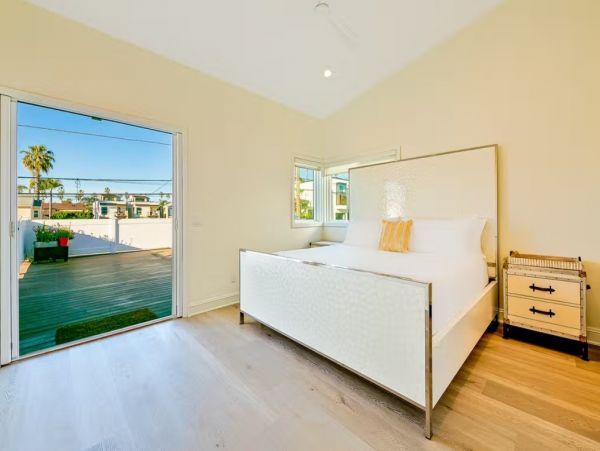 La Jolla Walk to Beach Three Bedroom Rental Home Sleeps 7