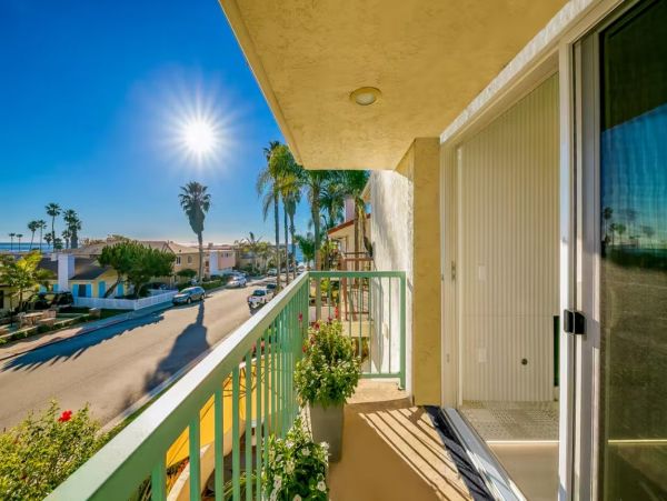 La Jolla Walk to Beach Three Bedroom Rental Home Sleeps 7