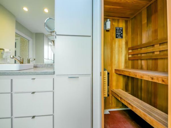 La Jolla Walk to Beach Three Bedroom Rental Home Sleeps 7