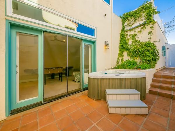 La Jolla Walk to Beach Three Bedroom Rental Home Sleeps 7
