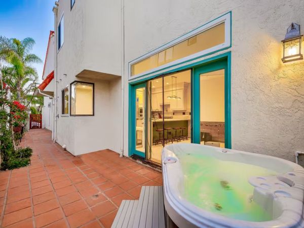 La Jolla Walk to Beach Three Bedroom Rental Home Sleeps 7