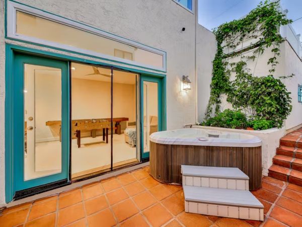 La Jolla Walk to Beach Three Bedroom Rental Home Sleeps 7
