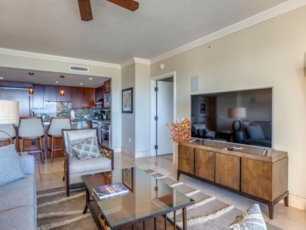 Deluxe Kaanapali Vacation Beach Condo - Amazing Views!
