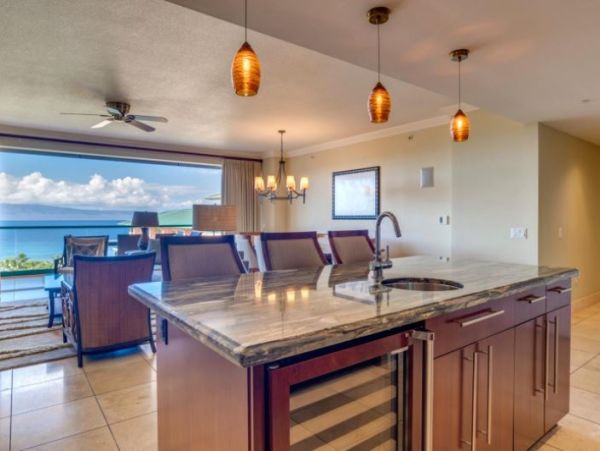 Deluxe Kaanapali Vacation Beach Condo - Amazing Views!