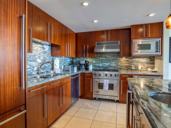 Deluxe Kaanapali Vacation Beach Condo - Amazing Views!