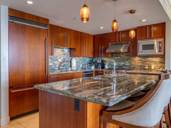 Deluxe Kaanapali Vacation Beach Condo - Amazing Views!