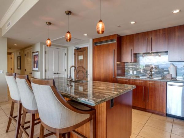 Deluxe Kaanapali Vacation Beach Condo - Amazing Views!