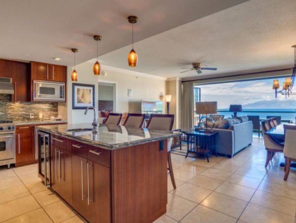 Deluxe Kaanapali Vacation Beach Condo - Amazing Views!