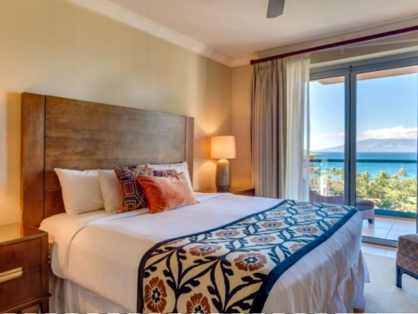 Deluxe Kaanapali Vacation Beach Condo - Amazing Views!