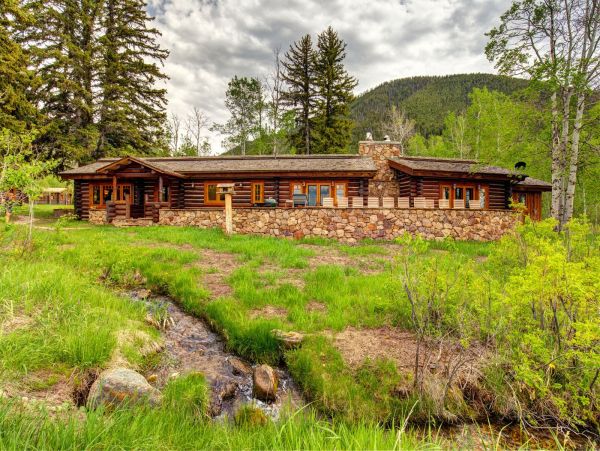 7 Bedroom, Main plus Seperate Cabins on Acres of Land