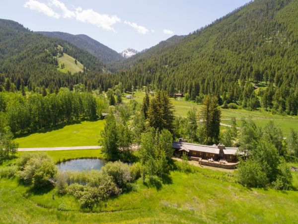 7 Bedroom, Main plus Seperate Cabins on Acres of Land