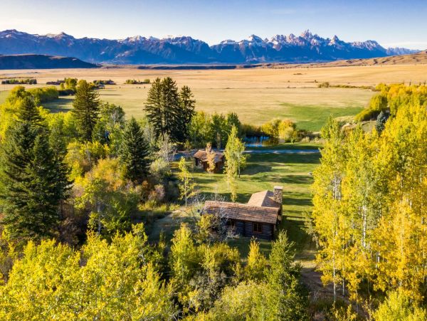 7 Bedroom, Main plus Seperate Cabins on Acres of Land