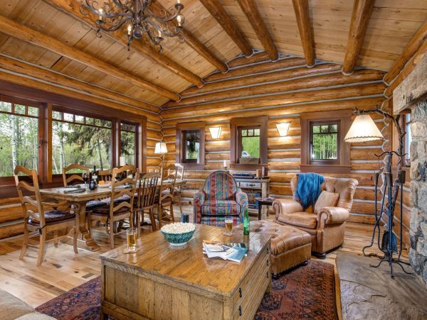 7 Bedroom, Main plus Seperate Cabins on Acres of Land