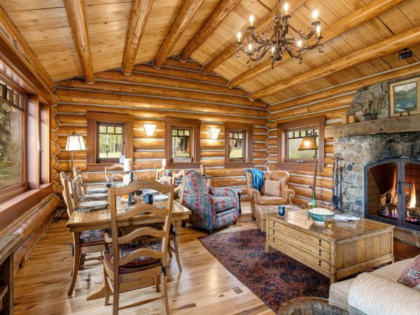 7 Bedroom, Main plus Seperate Cabins on Acres of Land