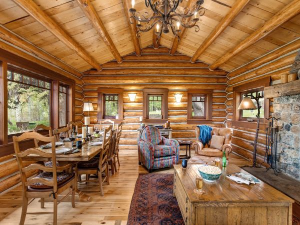 7 Bedroom, Main plus Seperate Cabins on Acres of Land