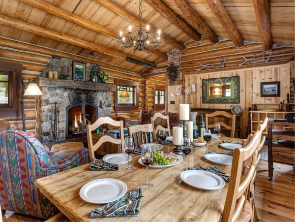 7 Bedroom, Main plus Seperate Cabins on Acres of Land