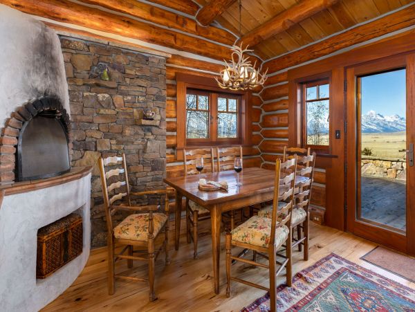 7 Bedroom, Main plus Seperate Cabins on Acres of Land