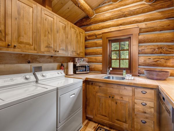 7 Bedroom, Main plus Seperate Cabins on Acres of Land