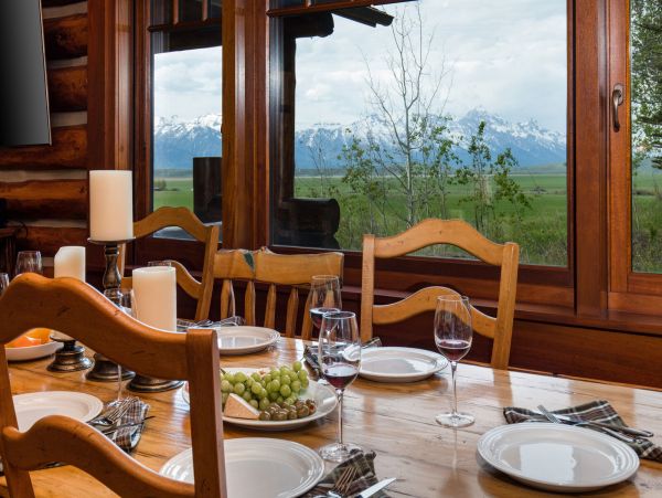 7 Bedroom, Main plus Seperate Cabins on Acres of Land