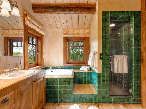 7 Bedroom, Main plus Seperate Cabins on Acres of Land
