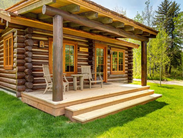 7 Bedroom, Main plus Seperate Cabins on Acres of Land