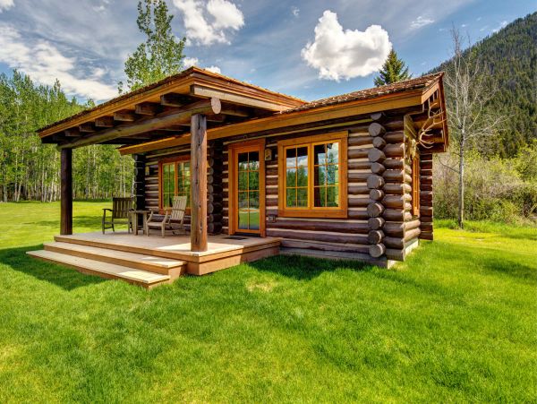 7 Bedroom, Main plus Seperate Cabins on Acres of Land