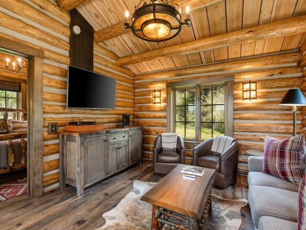7 Bedroom, Main plus Seperate Cabins on Acres of Land